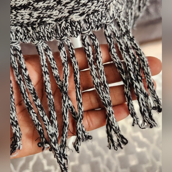 NY Collection Petite Gray&White Sweater with Fringe Short Sleeve SZ:M 24-25"PTP - Picture 4 of 6